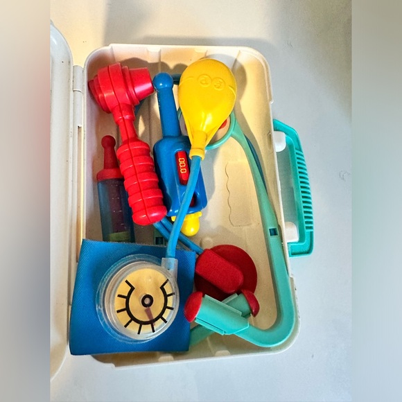 Vintage Fisher Price Doctor Kit - Picture 4 of 5